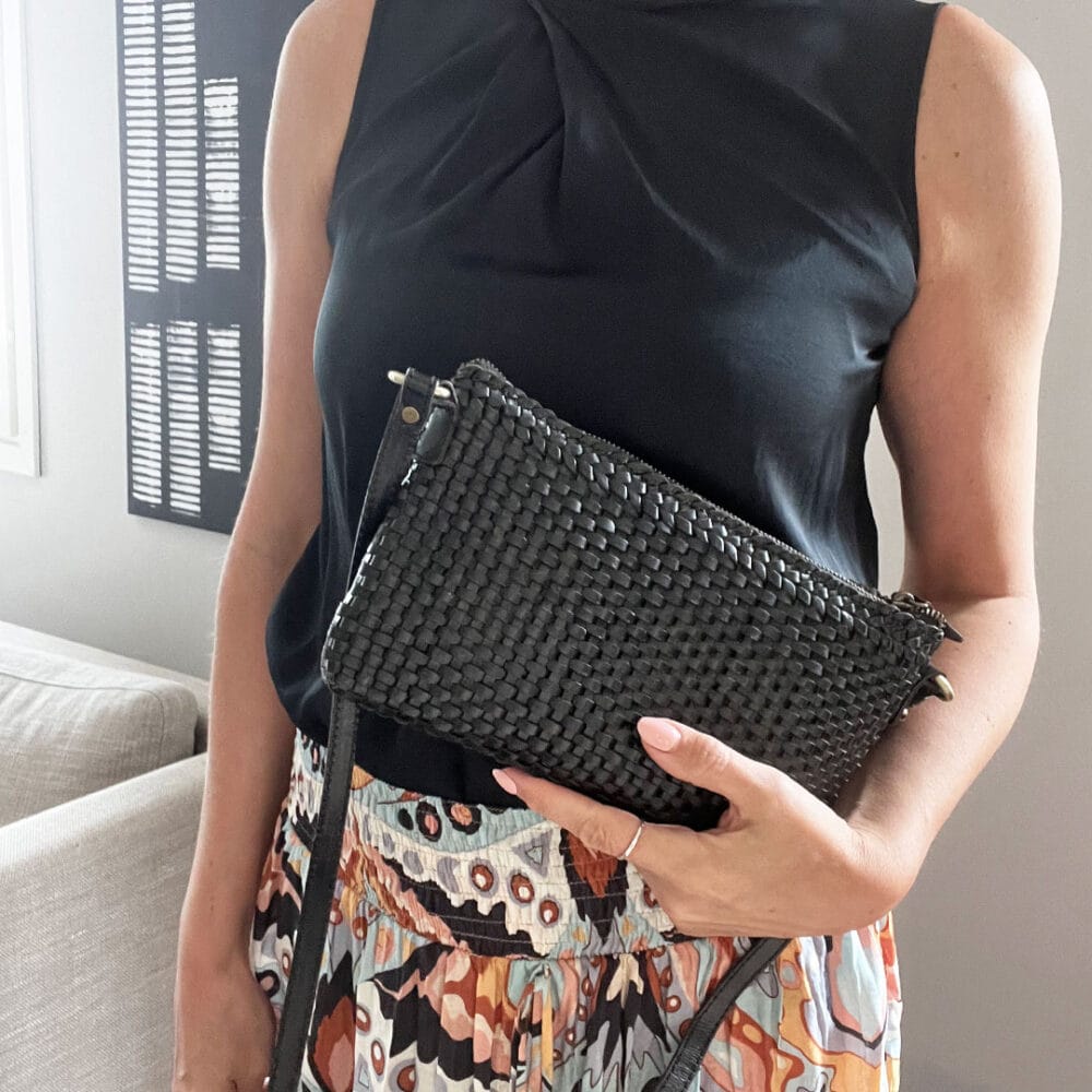 Punottu nahkaolkalaukku (S) musta