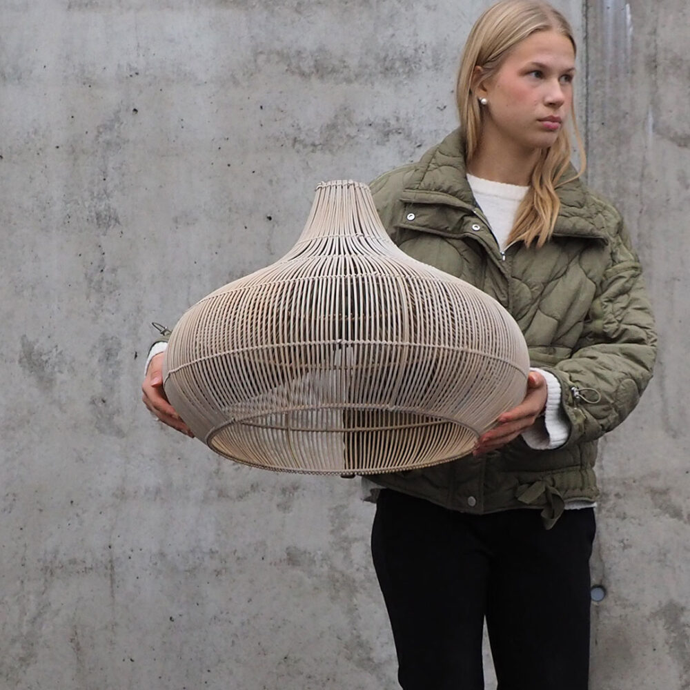 KAKADU (M) -rottinkivarjostin, valkaistu