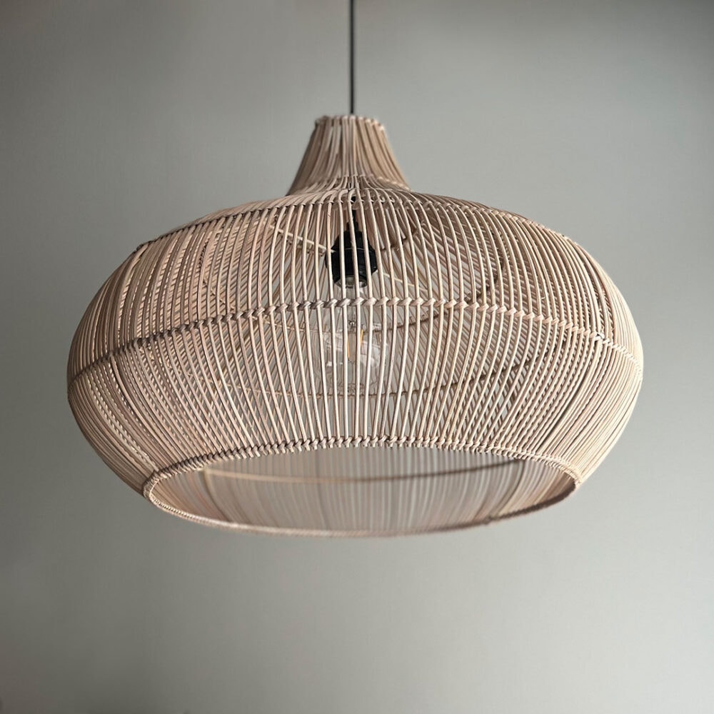 KAKADU (M) -rottinkivarjostin, valkaistu