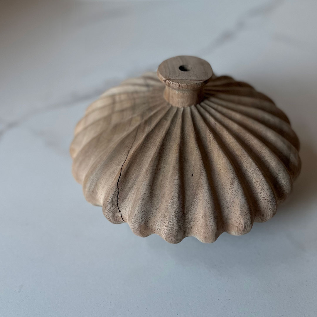 Puinen vaasi, matala (kaiverrettu) - Image 2