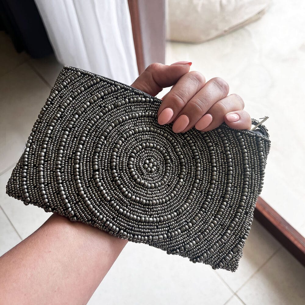 Iltalaukku, hopea, vetoketjulla