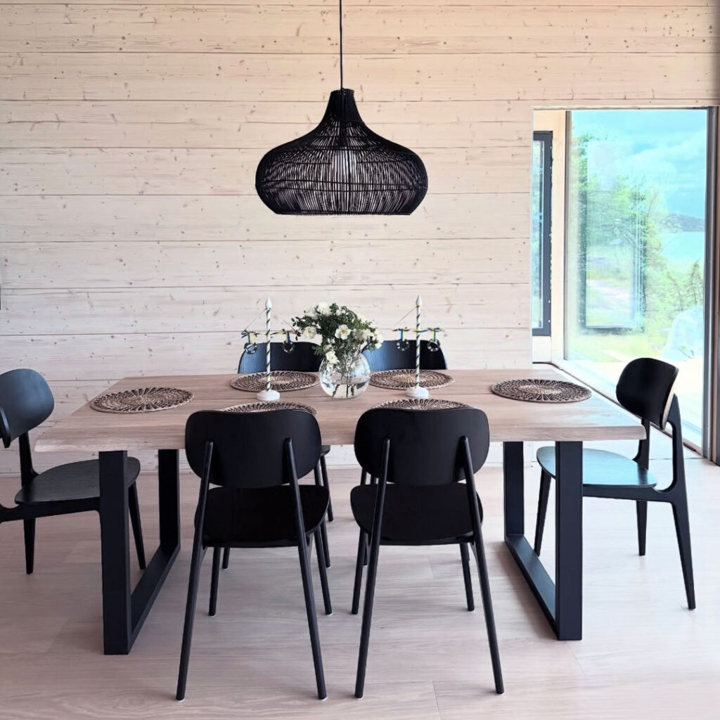 Kakadu-musta-villa-salmenranta-1