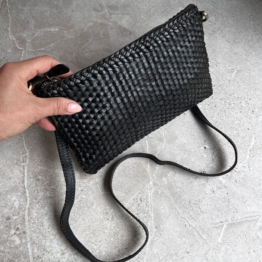 Punottu nahkaolkalaukku (S) musta